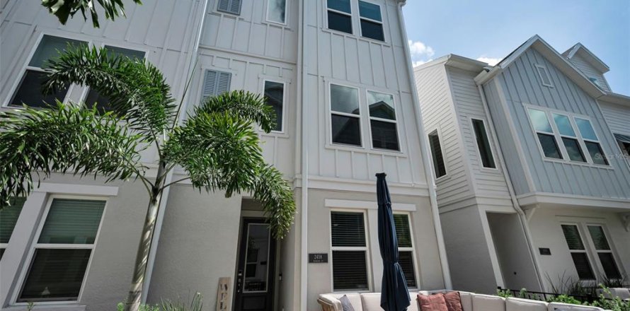 Townhouse in Sarasota, Florida 3 bedrooms, 195.84 sq.m. № 2201750