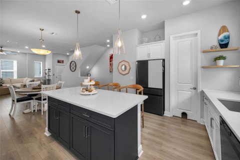 Townhouse in Sarasota, Florida 3 bedrooms, 195.84 sq.m. № 2201750 - photo 4