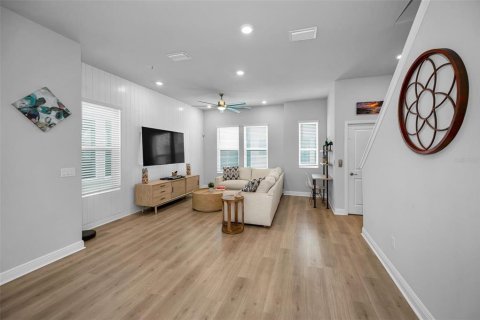 Townhouse in Sarasota, Florida 3 bedrooms, 195.84 sq.m. № 2201750 - photo 19