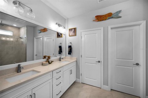 Townhouse in Sarasota, Florida 3 bedrooms, 195.84 sq.m. № 2201750 - photo 26
