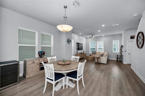 Townhouse in Sarasota, Florida 3 bedrooms, 195.84 sq.m. № 2201750 - photo 5