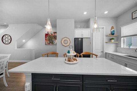 Townhouse in Sarasota, Florida 3 bedrooms, 195.84 sq.m. № 2201750 - photo 20