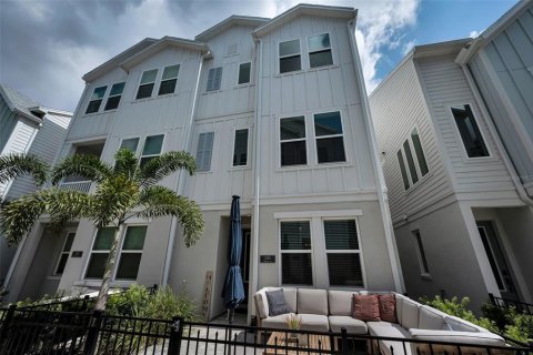 Townhouse in Sarasota, Florida 3 bedrooms, 195.84 sq.m. № 2201750 - photo 9