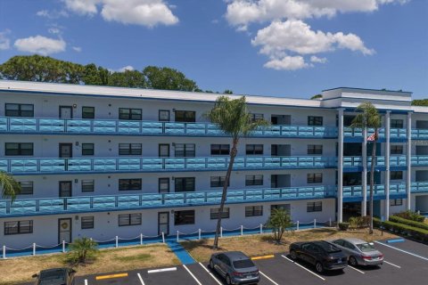 Condominio en Saint Petersburg, Florida, 2 dormitorios  № 2122634