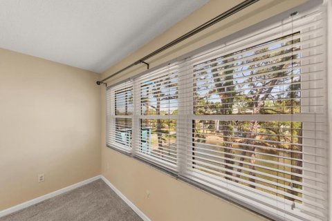 Condo in Saint Petersburg, Florida, 2 bedrooms № 2122634 - photo 22