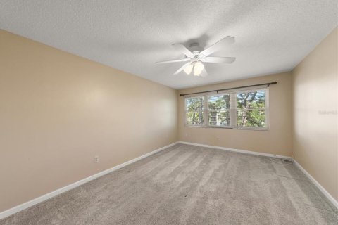 Condo in Saint Petersburg, Florida, 2 bedrooms № 2122634 - photo 19