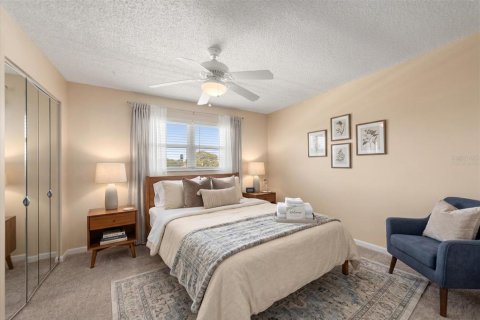 Condo in Saint Petersburg, Florida, 2 bedrooms № 2122634 - photo 24
