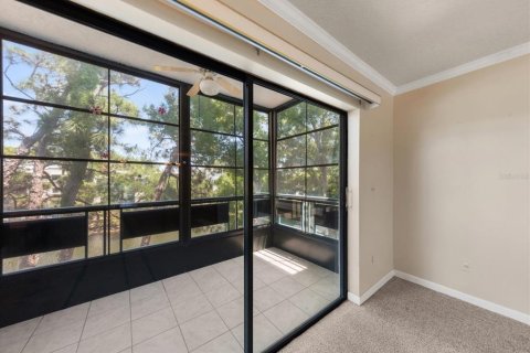Condo in Saint Petersburg, Florida, 2 bedrooms № 2122634 - photo 15