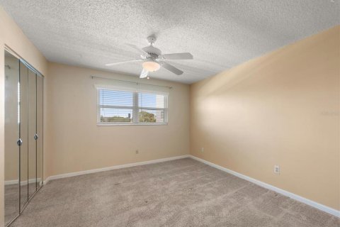 Condo in Saint Petersburg, Florida, 2 bedrooms № 2122634 - photo 25