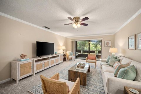 Condo in Saint Petersburg, Florida, 2 bedrooms № 2122634 - photo 12