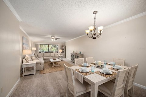 Condo in Saint Petersburg, Florida, 2 bedrooms № 2122634 - photo 10