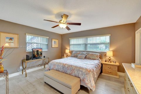 Купить виллу или дом в Халландейл-Бич, Флорида 2 спальни, 97.55м2, № 1958563 - фото 25