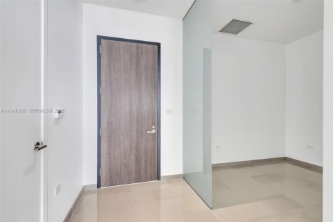 Condominio en alquiler en Miami, Florida, 2 dormitorios, 130.16 m2 № 2004379 - foto 8