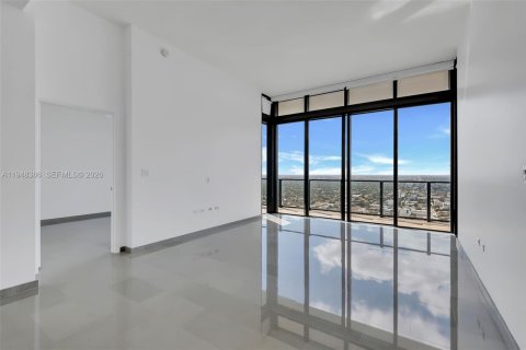 Condominio en alquiler en Miami, Florida, 2 dormitorios, 130.16 m2 № 2004379 - foto 2