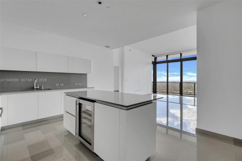 Condominio en alquiler en Miami, Florida, 2 dormitorios, 130.16 m2 № 2004379 - foto 4