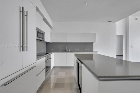 Condominio en alquiler en Miami, Florida, 2 dormitorios, 130.16 m2 № 2004379 - foto 6