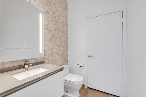 Condominio en alquiler en Miami, Florida, 2 dormitorios, 130.16 m2 № 2004379 - foto 10