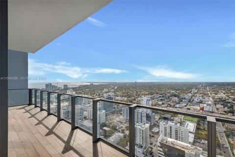 Condominio en Miami, Florida, 2 dormitorios  № 2004379