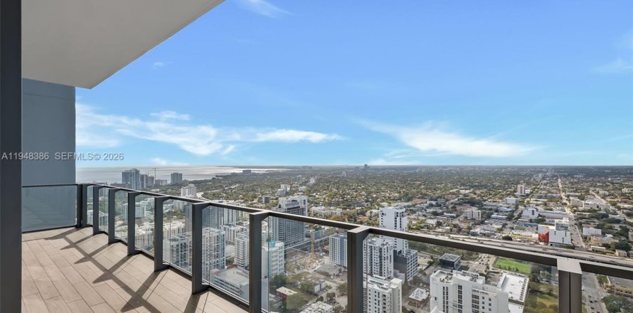 Condominio en Miami, Florida, 2 dormitorios  № 2004379