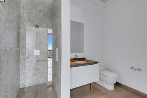 Condominio en alquiler en Miami, Florida, 2 dormitorios, 130.16 m2 № 2004379 - foto 19