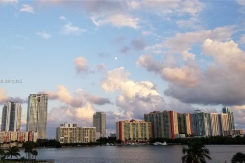 Condominio en venta en North Miami Beach, Florida, 2 dormitorios, 106.65 m2 № 1938463 - foto 3