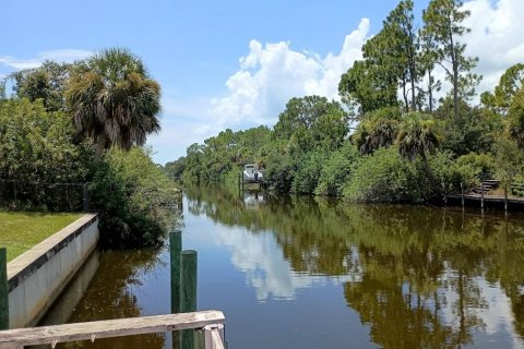 House in Port Charlotte, Florida 3 bedrooms, 173.82 sq.m. № 2353169