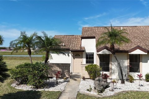House in North Port, Florida 2 bedrooms, 93.83 sq.m. № 1911840 - photo 3