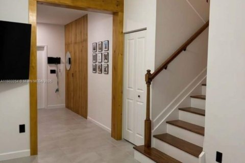 Снять в аренду таунхаус в Хомстед, Флорида 3 спальни, 137.77м2, № 1955644 - фото 3