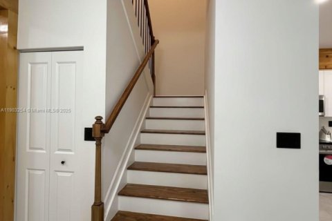 Снять в аренду таунхаус в Хомстед, Флорида 3 спальни, 137.77м2, № 1955644 - фото 4
