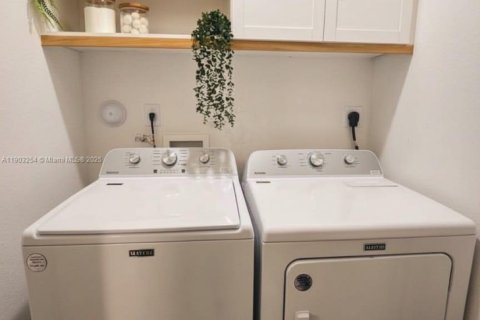 Снять в аренду таунхаус в Хомстед, Флорида 3 спальни, 137.77м2, № 1955644 - фото 13