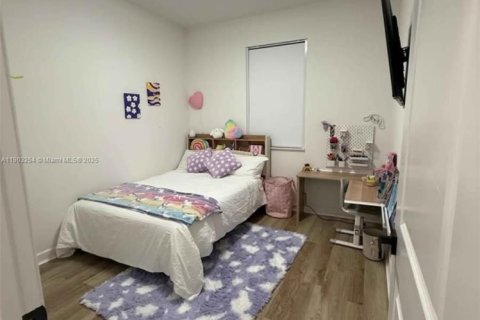 Снять в аренду таунхаус в Хомстед, Флорида 3 спальни, 137.77м2, № 1955644 - фото 7