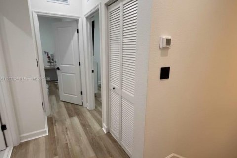 Снять в аренду таунхаус в Хомстед, Флорида 3 спальни, 137.77м2, № 1955644 - фото 6