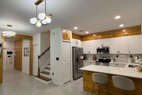 Снять в аренду таунхаус в Хомстед, Флорида 3 спальни, 137.77м2, № 1955644 - фото 2