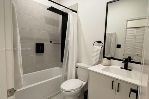 Снять в аренду таунхаус в Хомстед, Флорида 3 спальни, 137.77м2, № 1955644 - фото 11