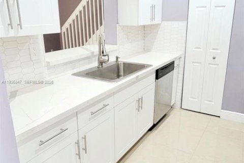 Touwnhouse à louer à Homestead, Floride: 4 chambres, 143.44 m2 № 1994996 - photo 5