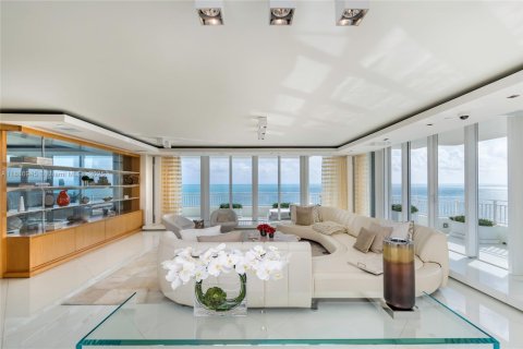 Condo in Key Biscayne, Florida, 4 bedrooms  № 1941844 - photo 7