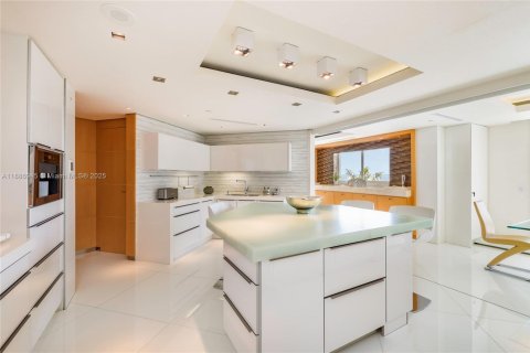 Condo in Key Biscayne, Florida, 4 bedrooms  № 1941844 - photo 8