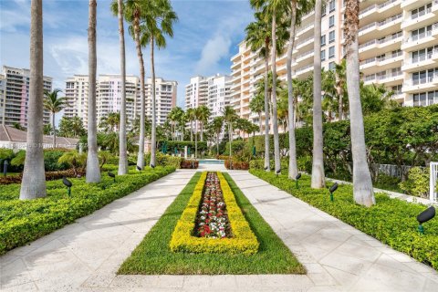 Condo in Key Biscayne, Florida, 4 bedrooms  № 1941844 - photo 17