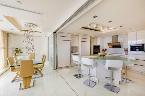 Condo in Key Biscayne, Florida, 4 bedrooms  № 1941844 - photo 9
