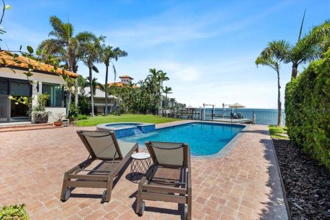 House in Saint Petersburg, Florida 3 bedrooms, 280.47 sq.m. № 1640003 - photo 7