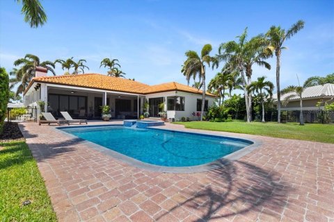 House in Saint Petersburg, Florida 3 bedrooms, 280.47 sq.m. № 1640003 - photo 9