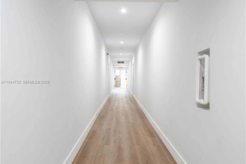 Apartment in Miami Beach, Florida 2 bedrooms № 2000930 - photo 19