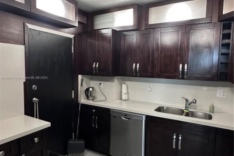 Copropriété à louer à Sunny Isles Beach, Floride: 3 chambres, 145.86 m2 № 1945824 - photo 9