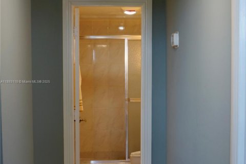 Copropriété à louer à Sunny Isles Beach, Floride: 3 chambres, 145.86 m2 № 1945824 - photo 7