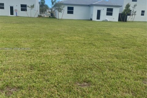 House in Homestead, Florida 4 bedrooms, 204.29 sq.m. № 2024800 - photo 12