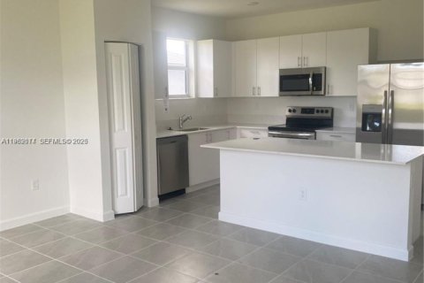 House in Homestead, Florida 4 bedrooms, 204.29 sq.m. № 2024800 - photo 5