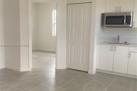 House in Homestead, Florida 4 bedrooms, 204.29 sq.m. № 2024800 - photo 4