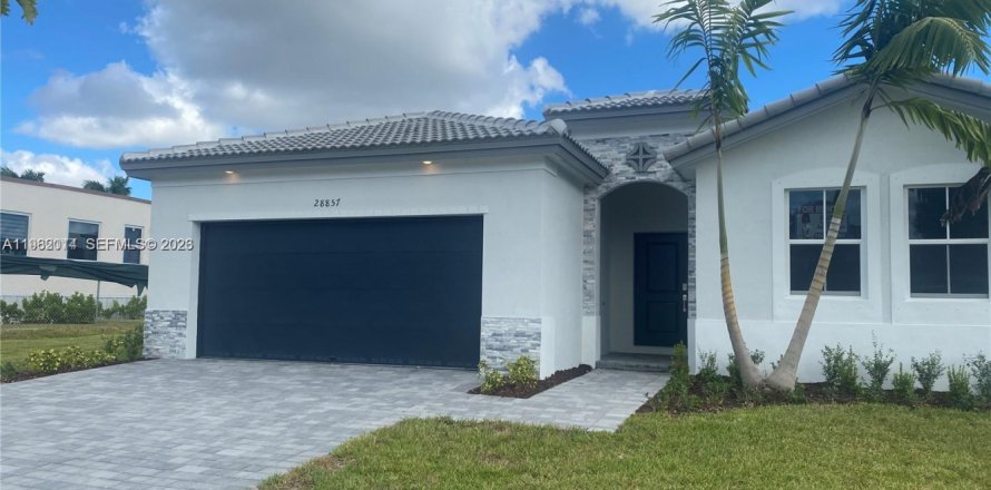 House in Homestead, Florida 4 bedrooms, 204.29 sq.m. № 2024800