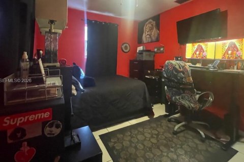 House in Hollywood, Florida 3 bedrooms, 120.03 sq.m. № 1995108 - photo 19