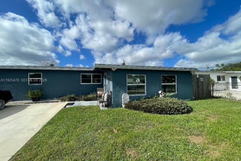 House in Hollywood, Florida 3 bedrooms, 120.03 sq.m. № 1995108 - photo 5